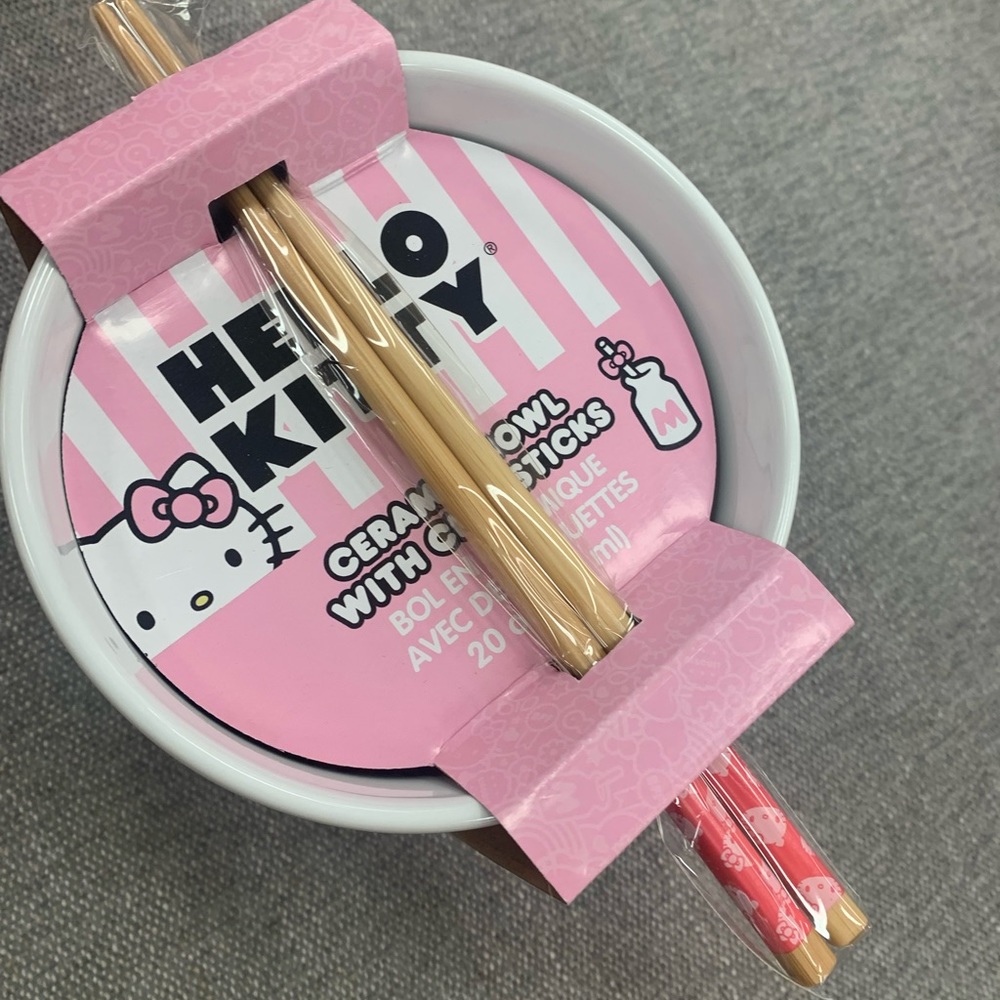 Hello kitty ramen bowl